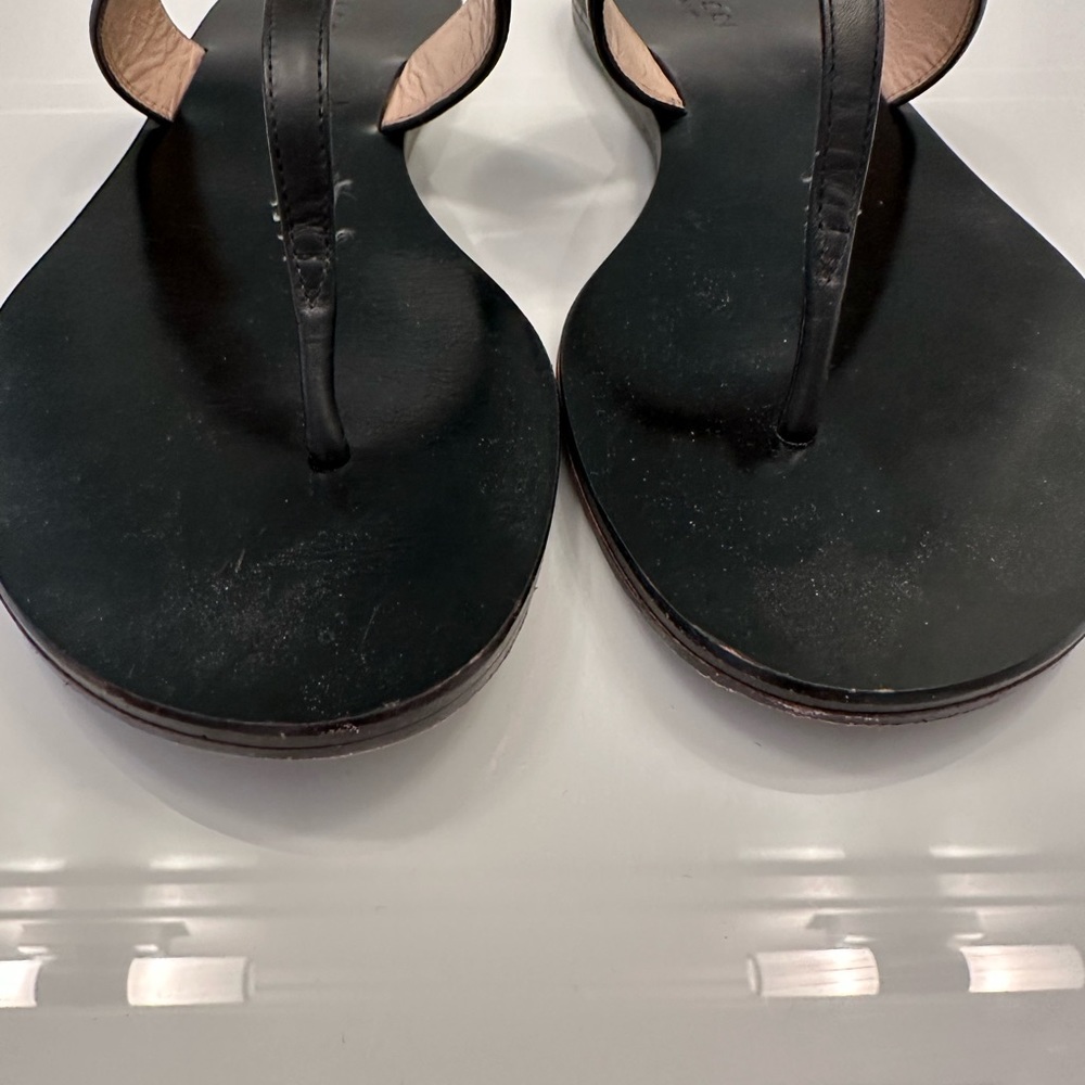 Like new authentic Gucci sandals. - Picture 5 of 8